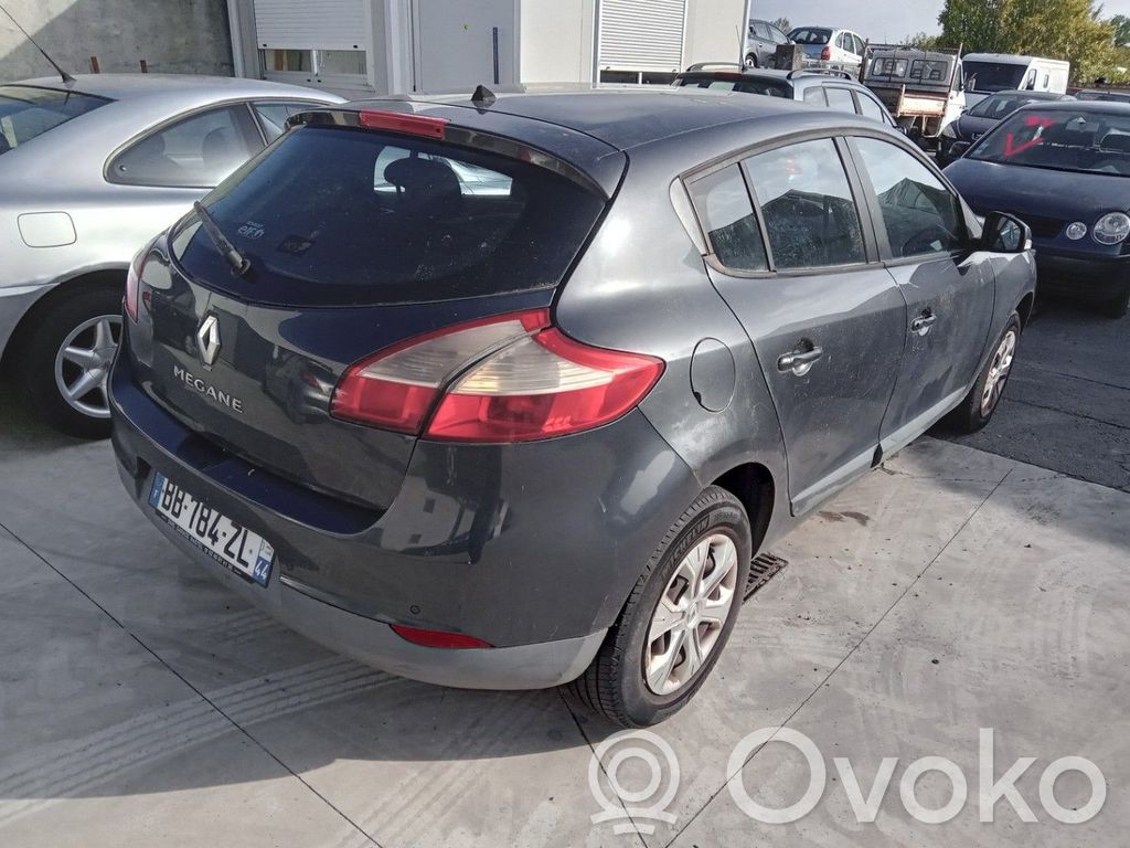 Renault Megane III Ventanilla de ventilación de la puerta trasera 