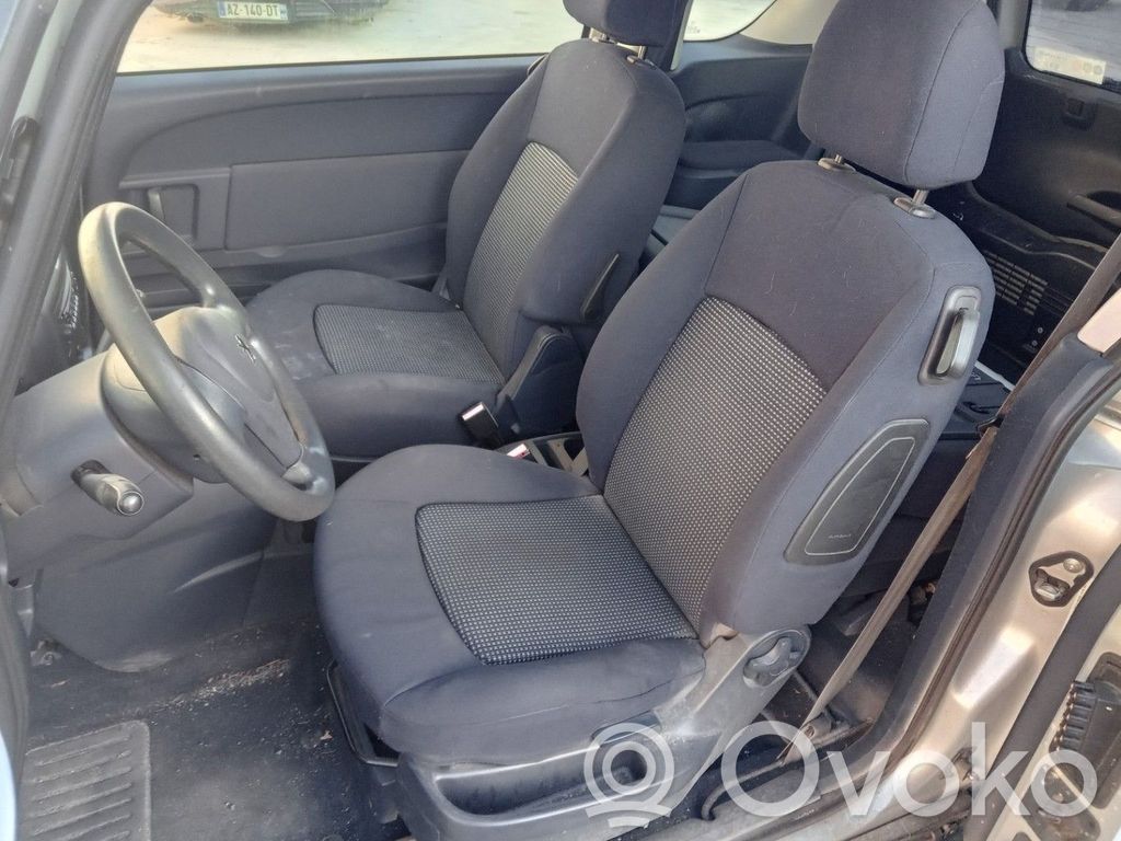 Peugeot 1007 Cinturón delantero 