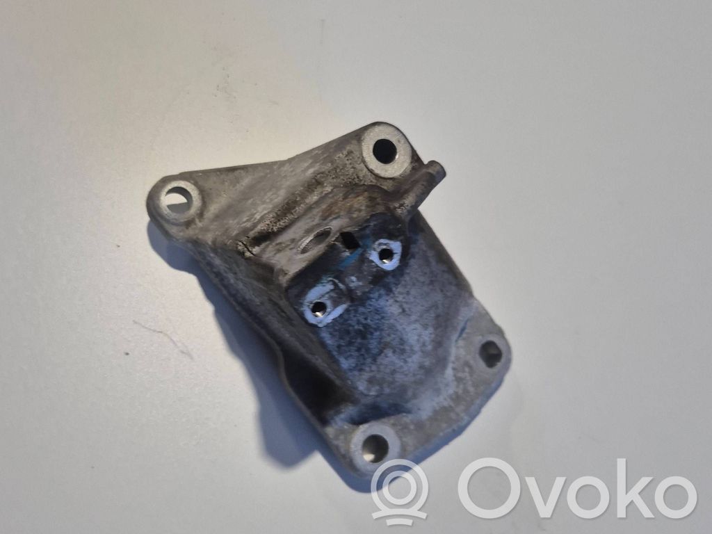 Dodge Durango III Engine mounting bracket 