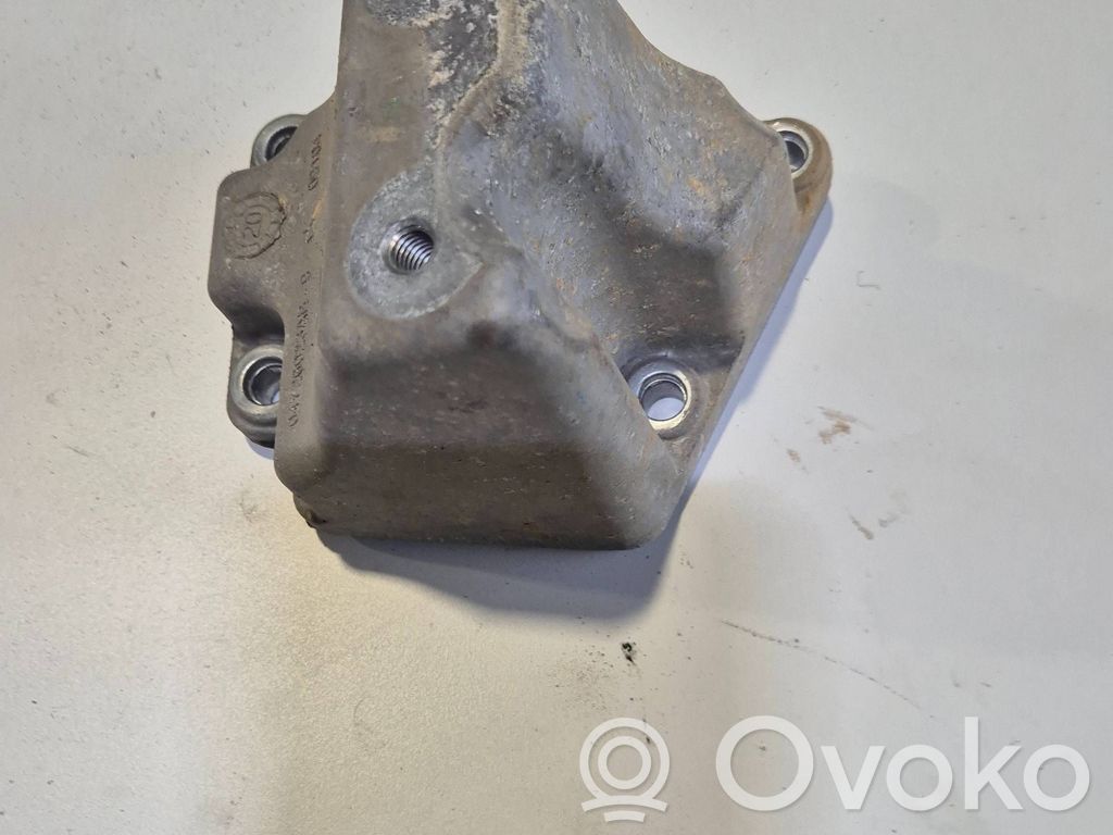 Engine mounting bracket   04726023AB