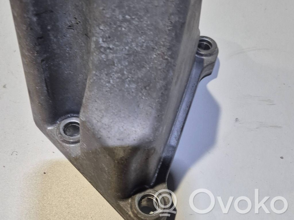 Dodge Challenger Engine mounting bracket 