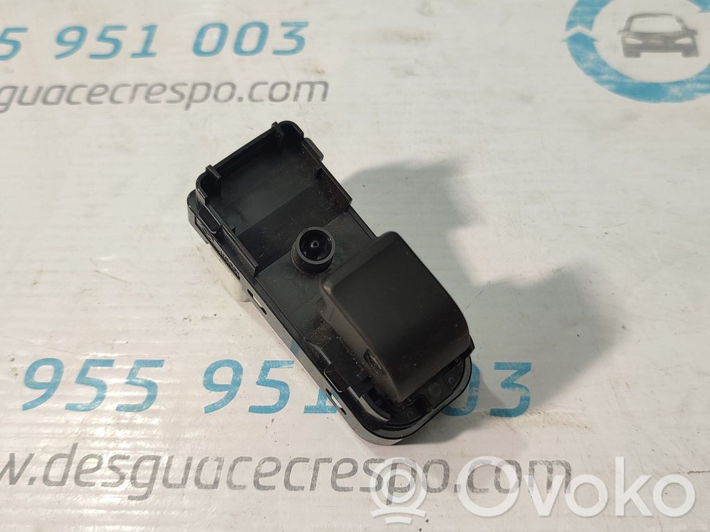 Electric window control switch   D09H66370