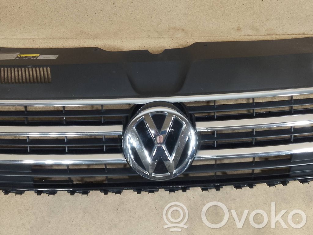 Volkswagen Transporter - Caravelle T6 Etupuskurin ylempi jäähdytinsäleikkö 