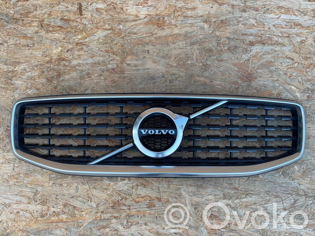 Volvo V60 Maskownica / Grill / Atrapa górna chłodnicy 