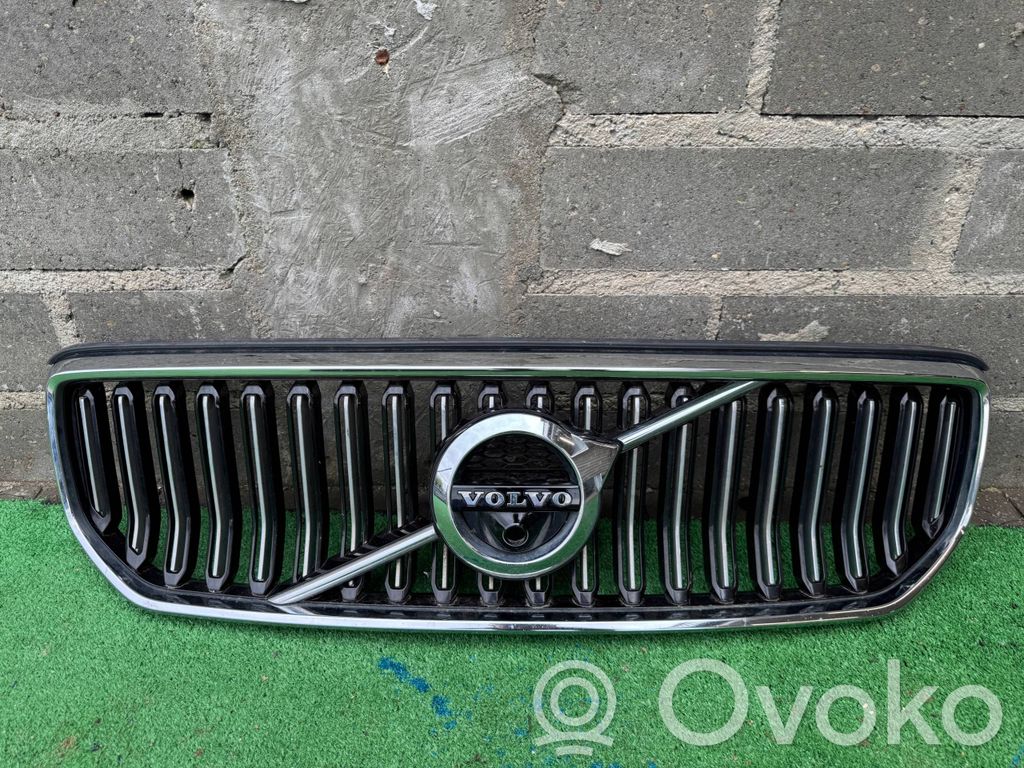 Volvo XC40 Rejilla delantera 