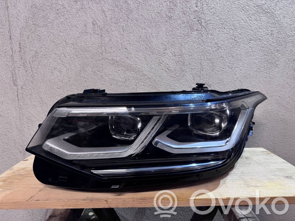 Volkswagen Tiguan Lampa przednia 
