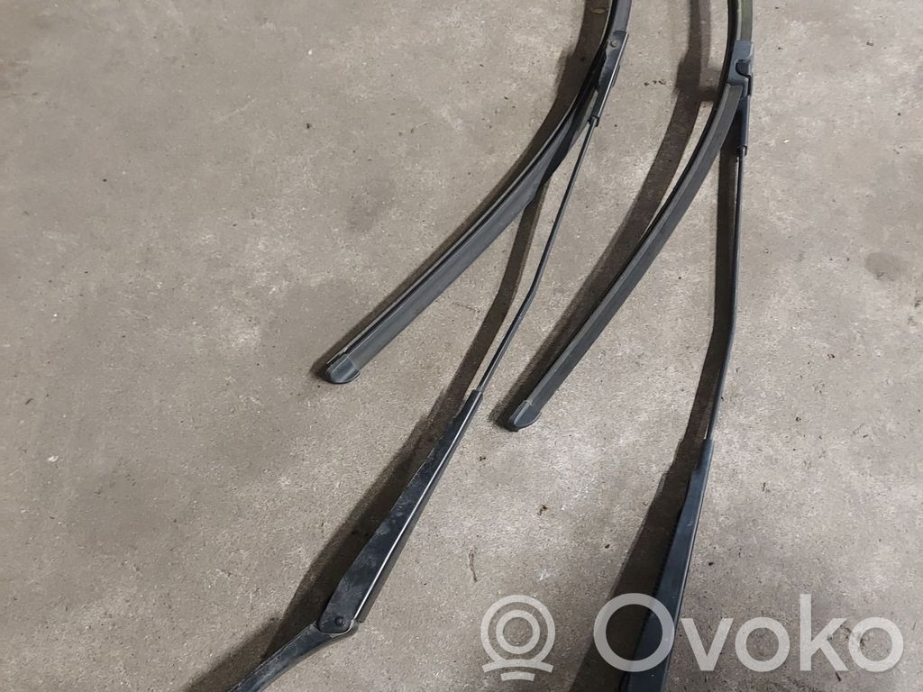 Volkswagen Golf Plus Priekinio stiklo valytuvų kojelė 