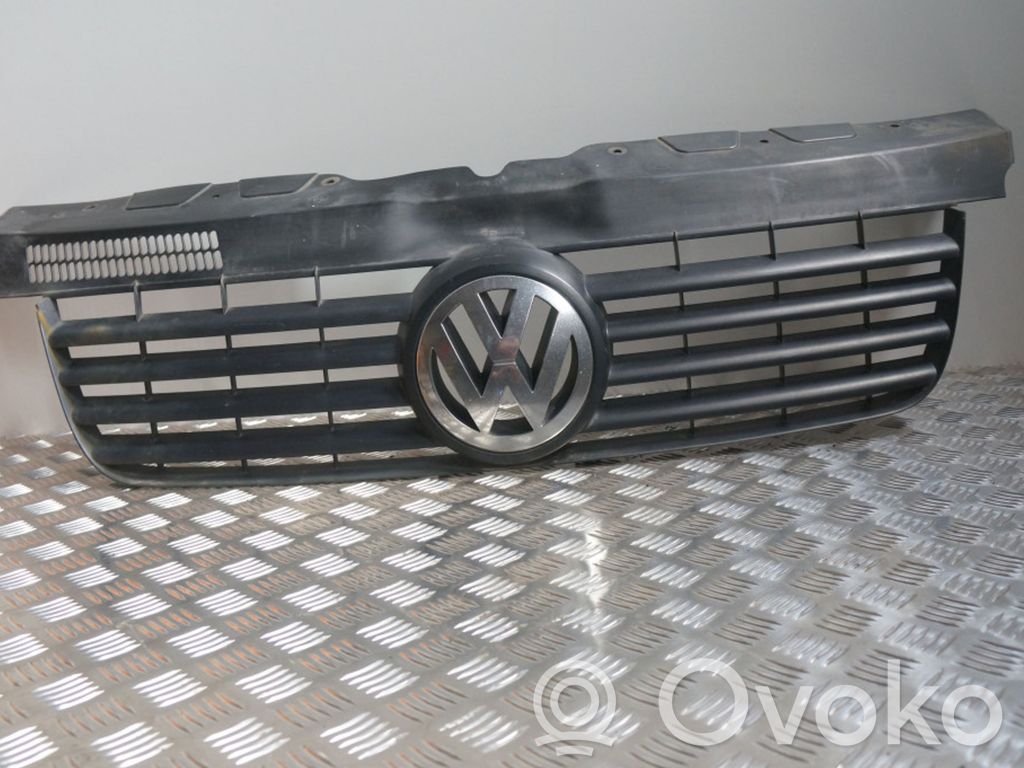 Volkswagen Transporter - Caravelle T5 Etupuskurin ylempi jäähdytinsäleikkö 
