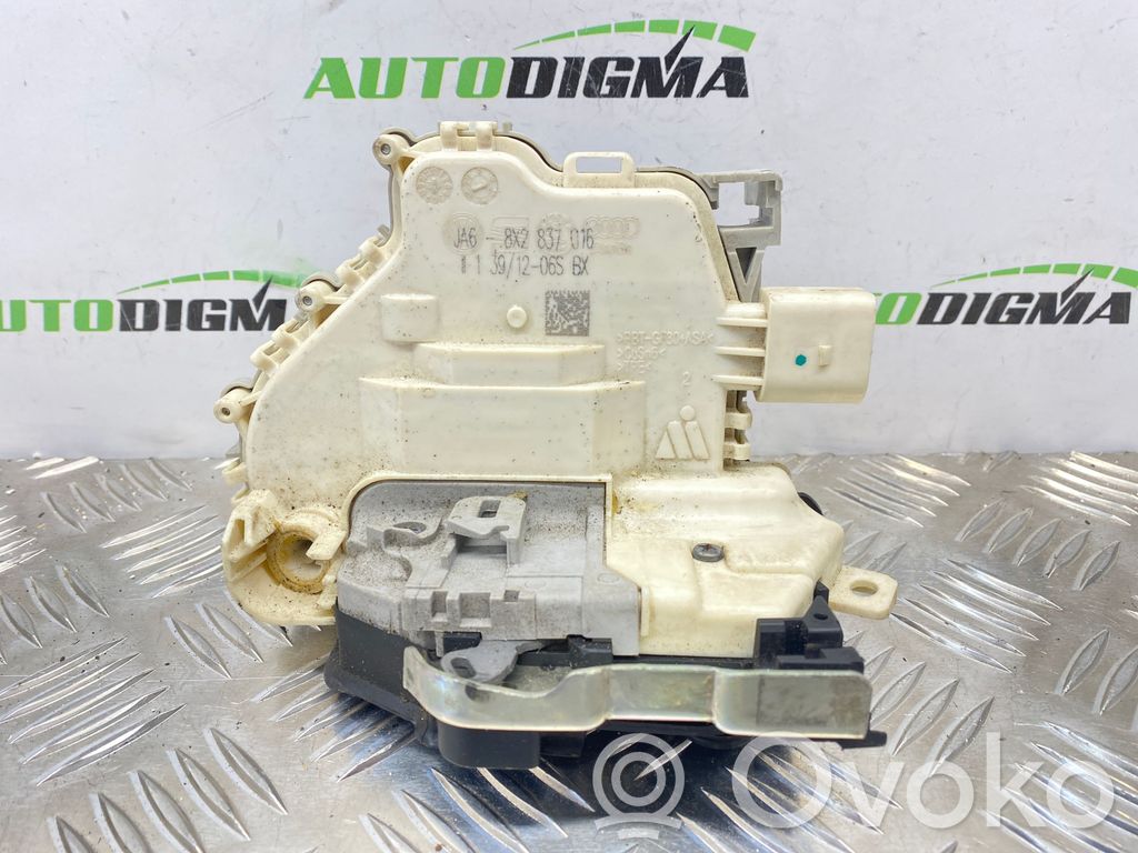 Audi A1 Front door lock 