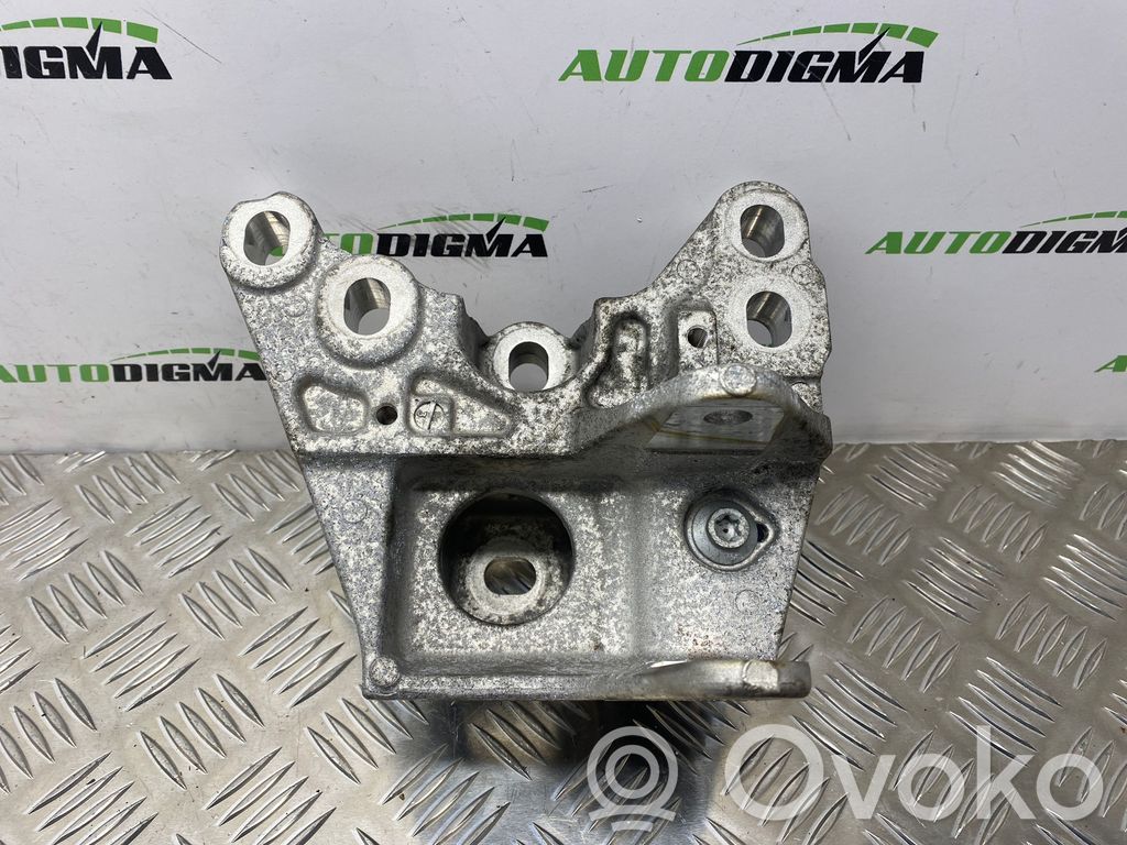 Engine mount bracket   K9D26P096AA