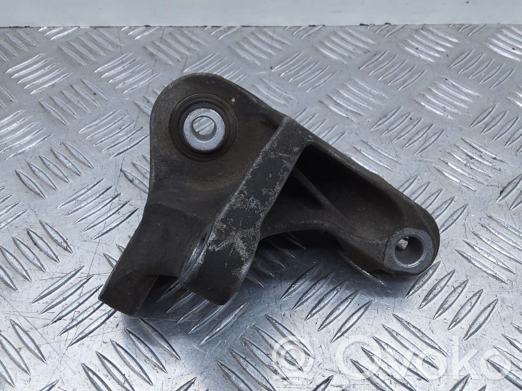 Engine mounting bracket   DS736P093GA