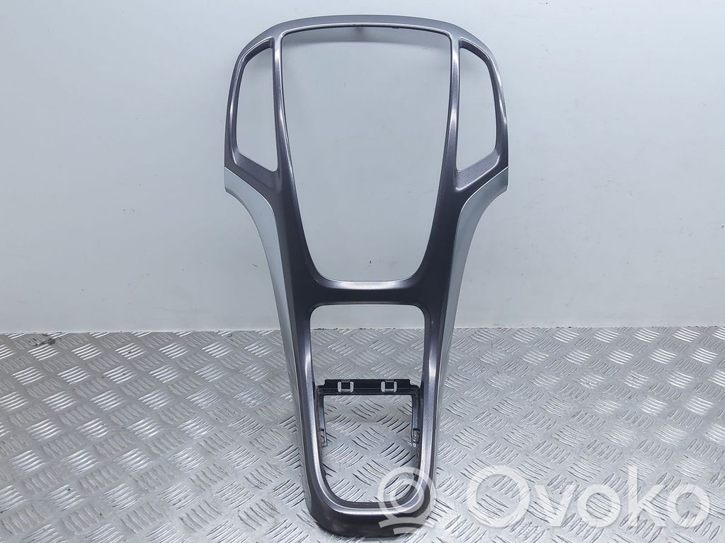 Opel Astra J Radijos/ navigacijos apdaila 