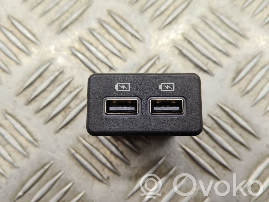 Peugeot 3008 II Enchufe conector USB 