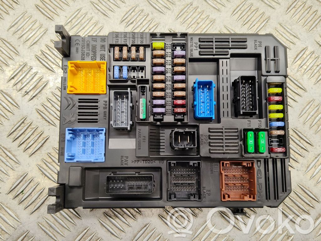 Peugeot 3008 II Fuse module 