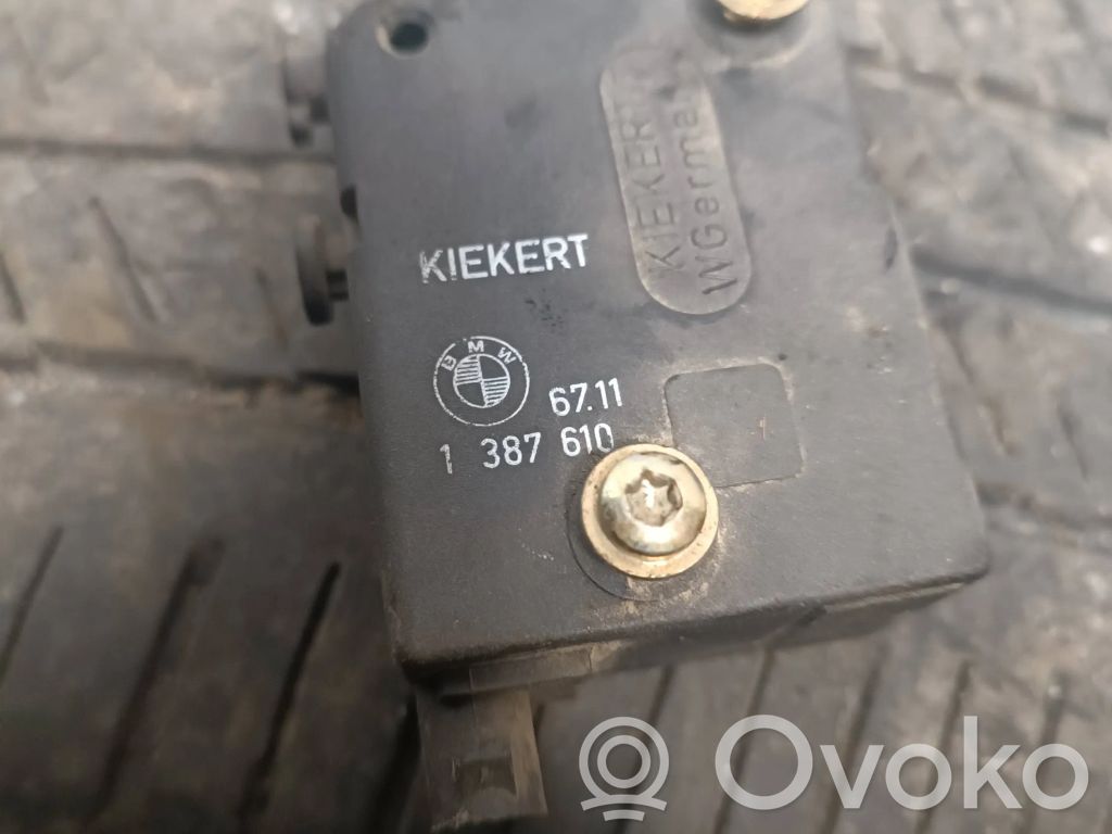 BMW 3 E36 Silniczek / Siłownik zamka centralnego 