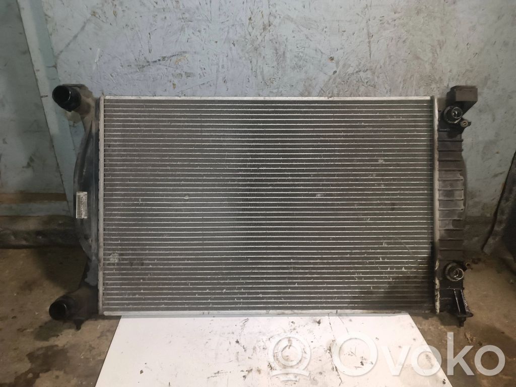 Audi A4 S4 B7 8E 8H Chłodnica 