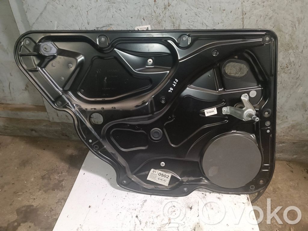 Volkswagen PASSAT B6 Ręczny podnośnik szyby drzwi tylnych 