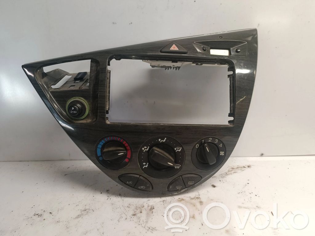 Ford Focus Klimato kontrolės/ pečiuko kontrolės apdaila 