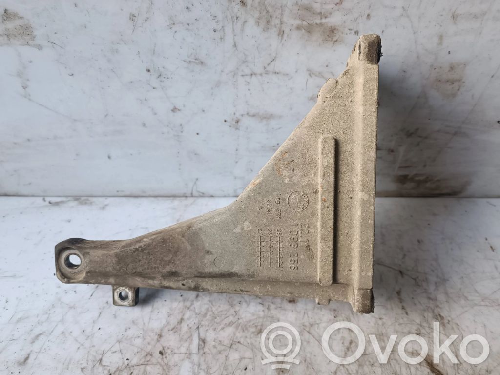 BMW 7 E38 Engine mounting bracket 