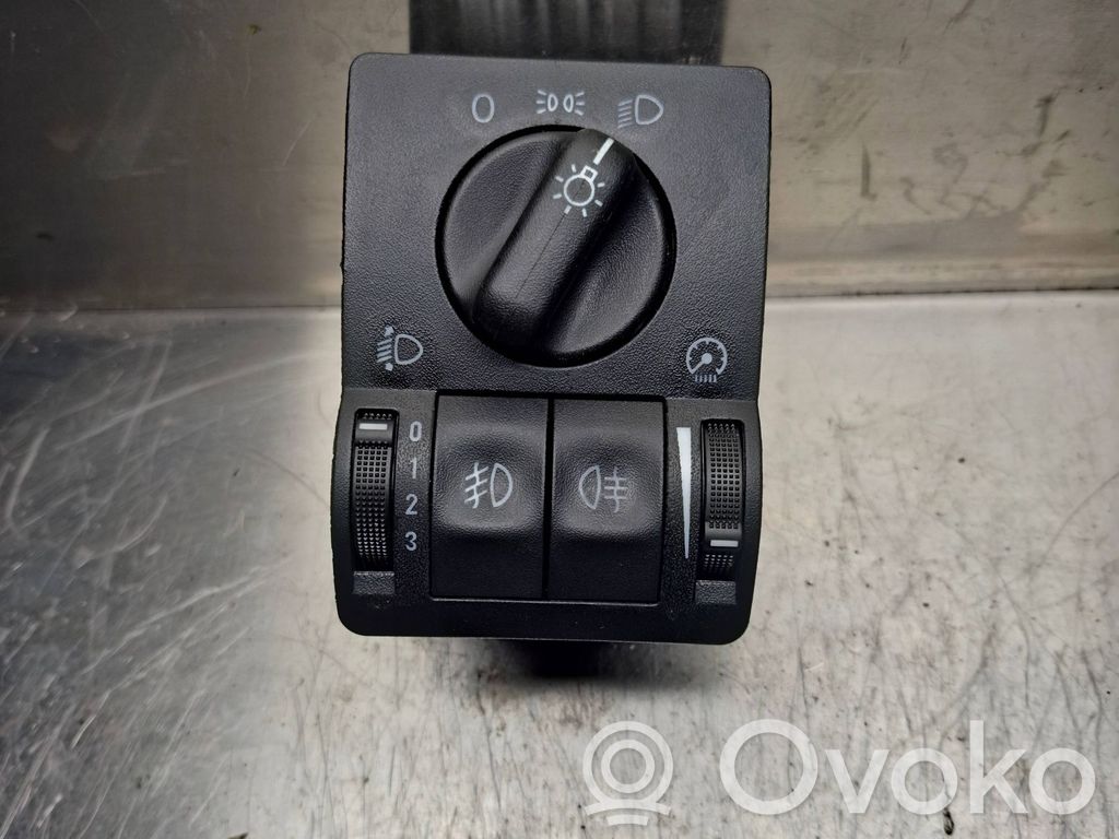 Opel Zafira A Interruptor de luz 