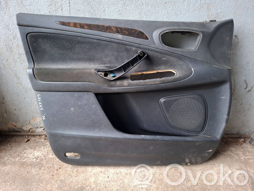 Ford Focus Etuoven verhoilu 