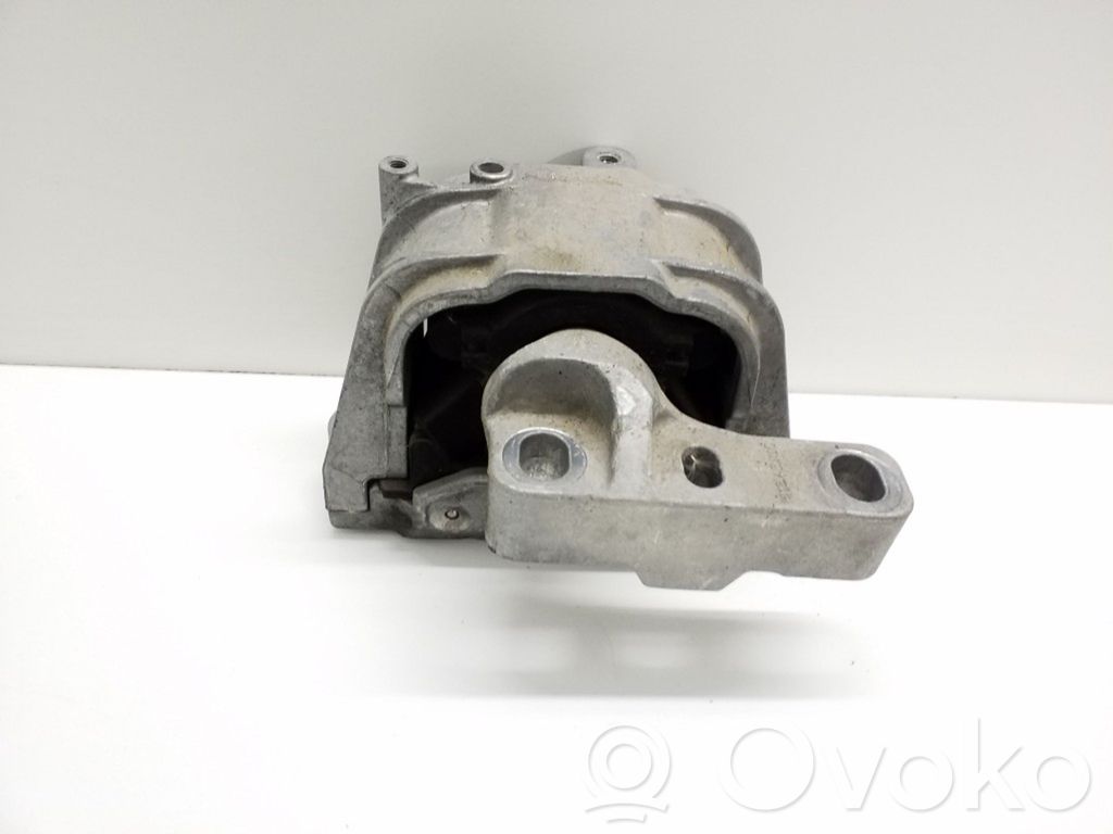 Volkswagen Jetta VI Engine mount bracket 