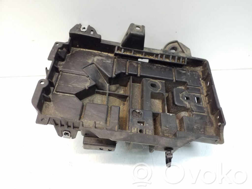 Chrysler 200 Battery tray 
