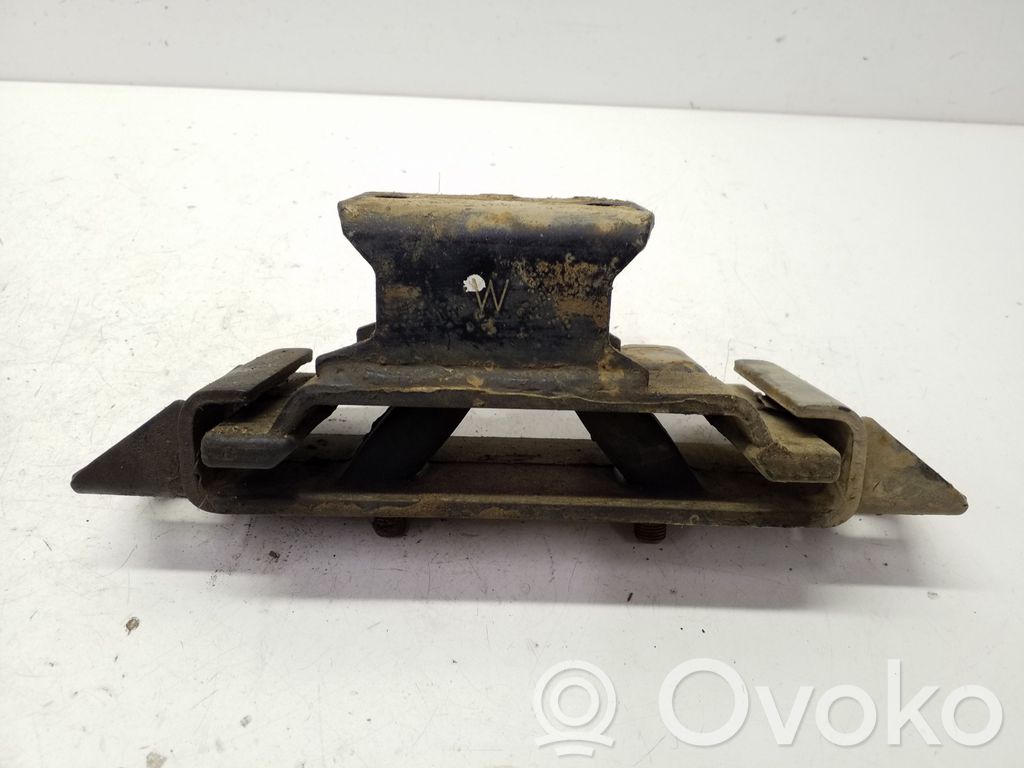 Engine mount bracket   MR992713