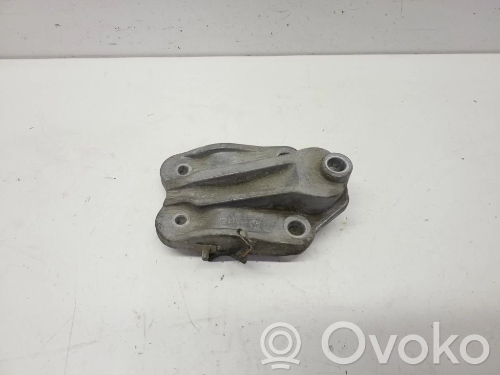 Chrysler Town & Country V Engine mounting bracket 
