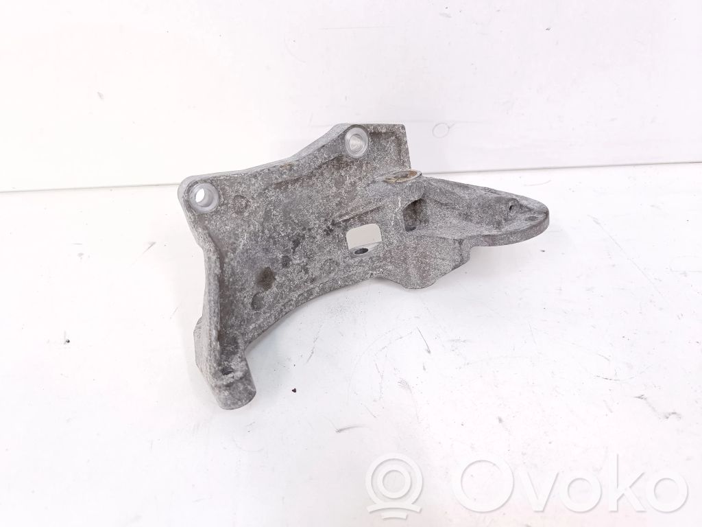 Engine mounting bracket