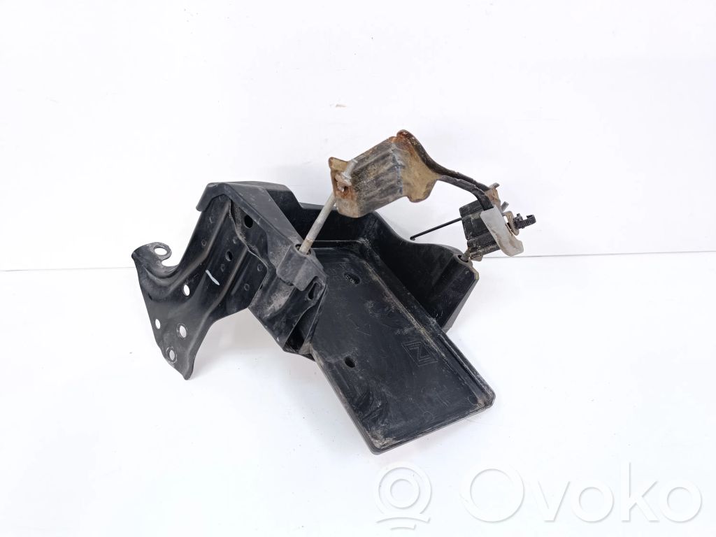 Battery tray   82122AL00A