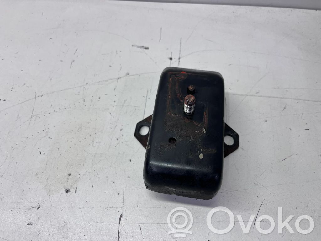 Mitsubishi L200 Engine mount bracket 