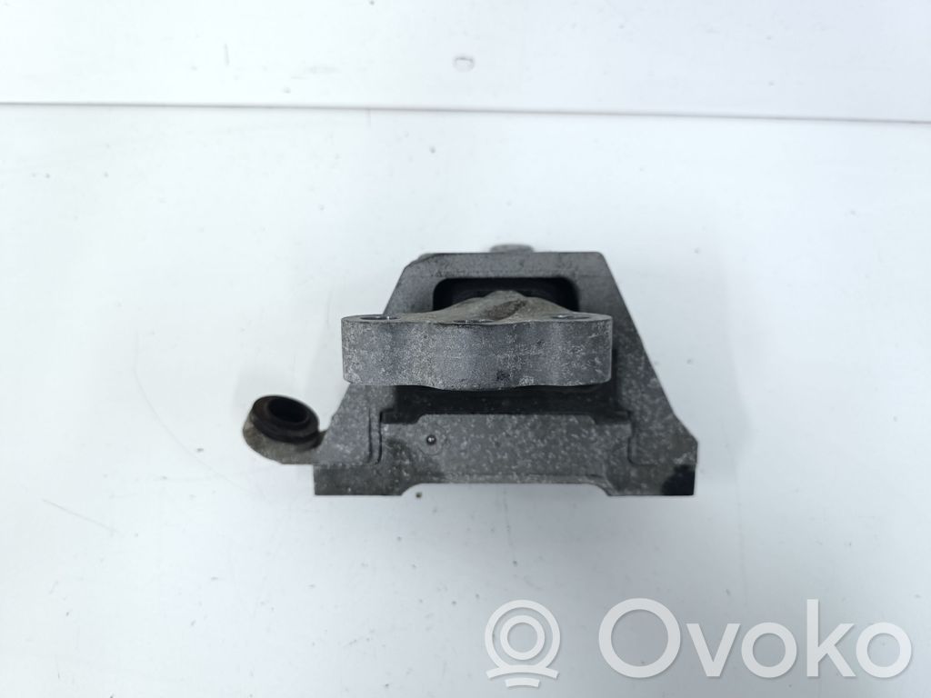 Opel Insignia A Engine mount bracket 