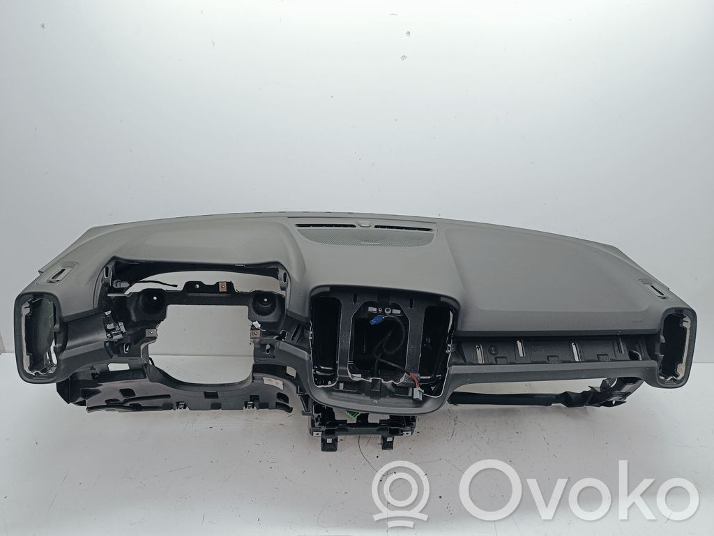 Volvo XC40 Panelis 