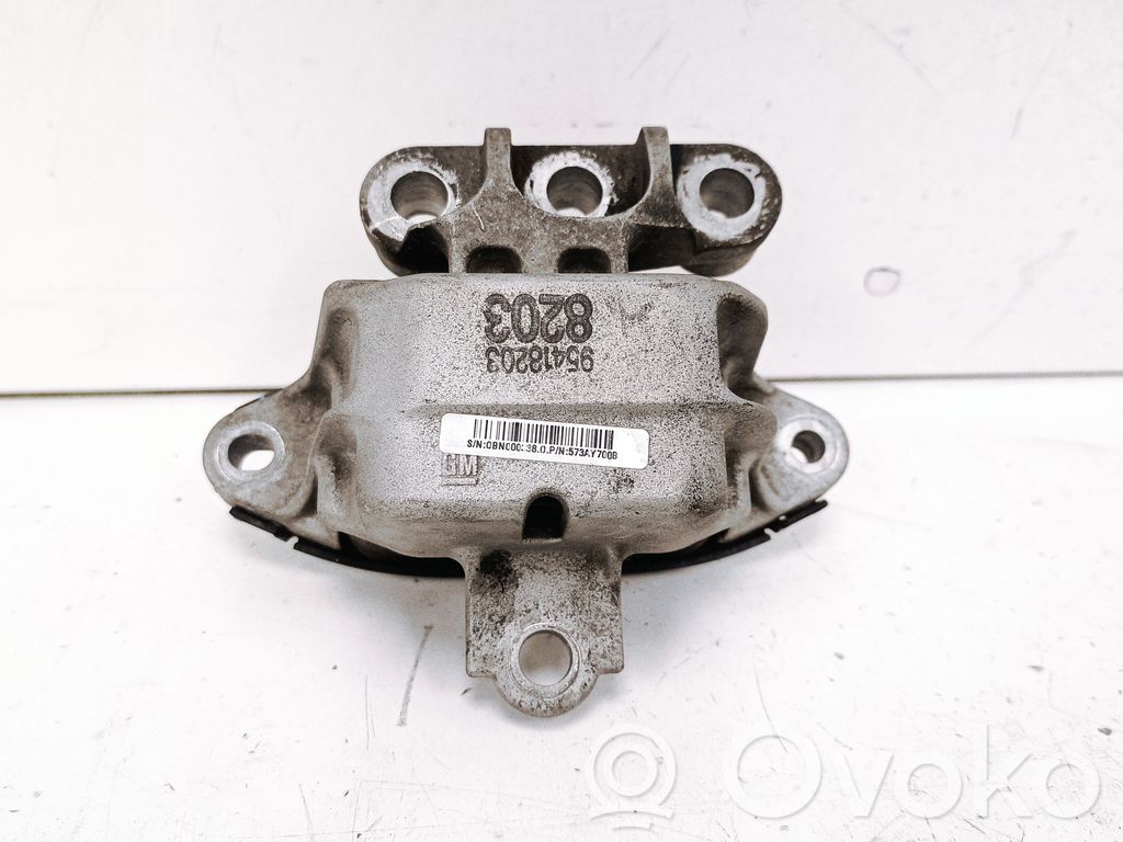 Buick Encore I Engine mount bracket 