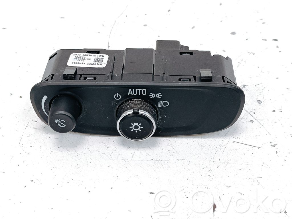 Light switch   84192536