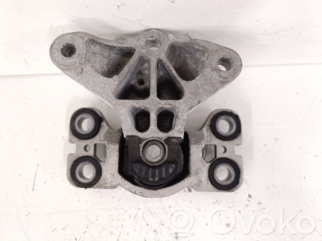 Volvo XC60 Engine mount bracket 