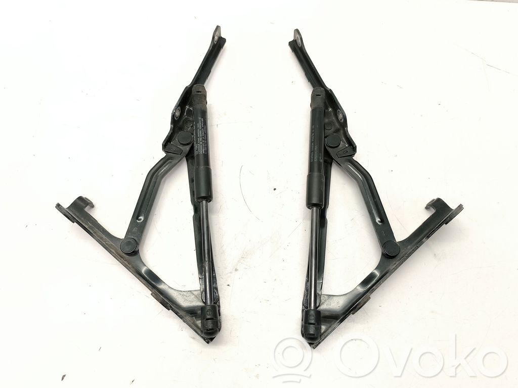 Subaru Legacy Tailgate/trunk/boot hinge 