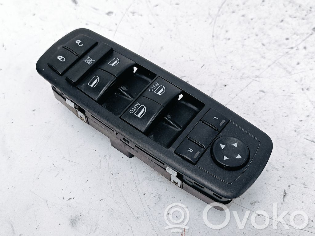 Chrysler Town & Country V Electric window control switch 
