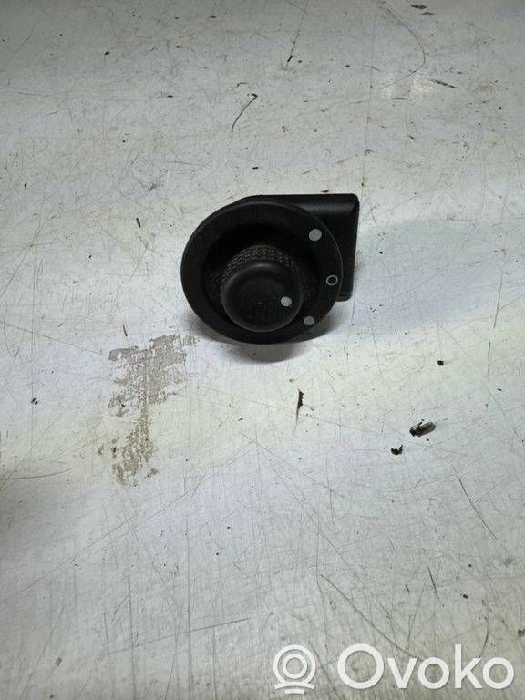 Renault Master III Wing mirror switch 