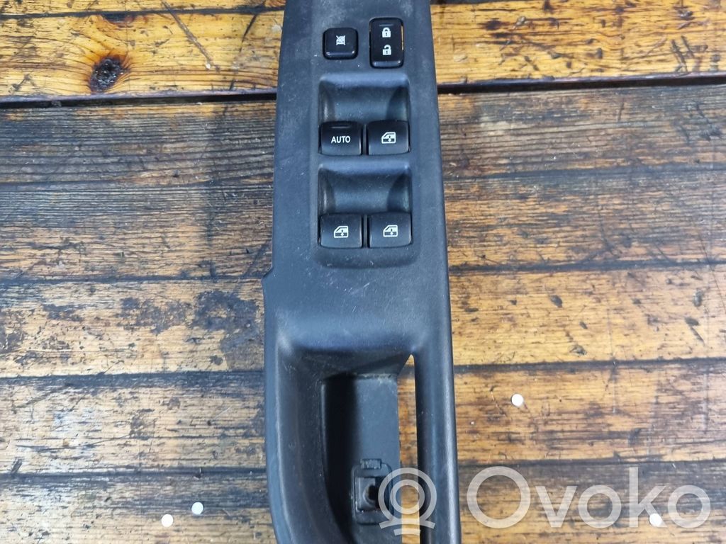 Mitsubishi Outlander Electric window control switch 
