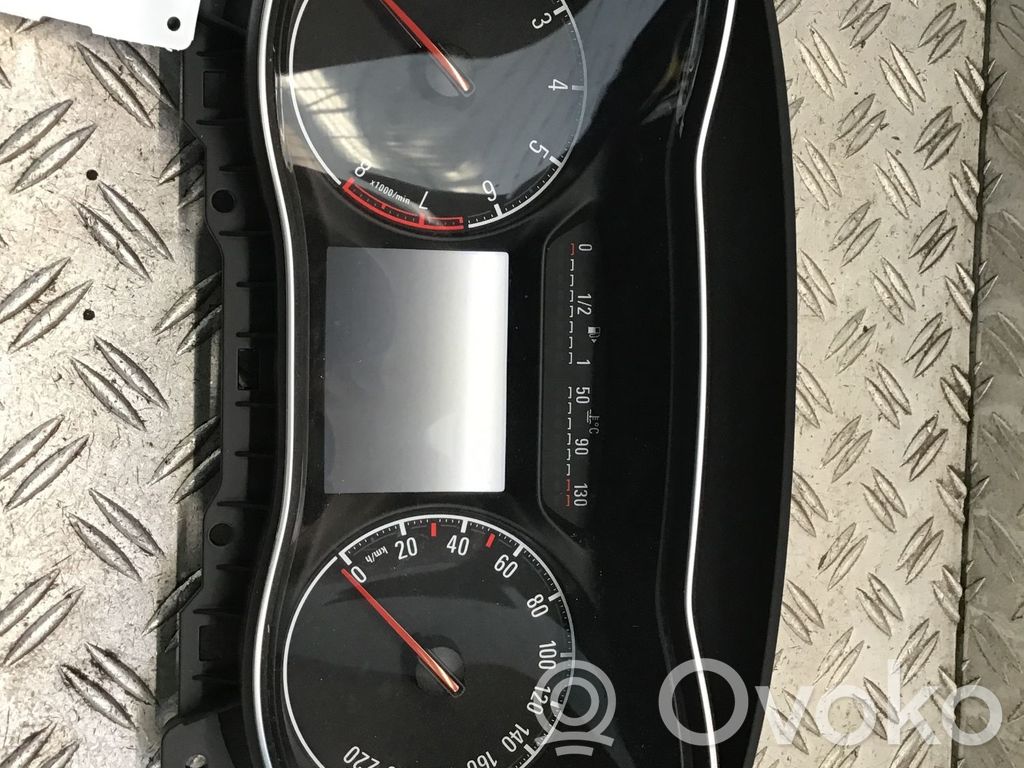 Opel Corsa E Speedometer (instrument cluster) 