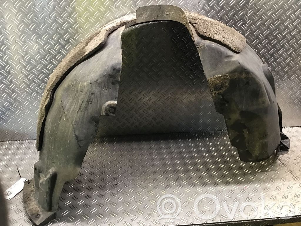 Front wheel arch liner splash guards