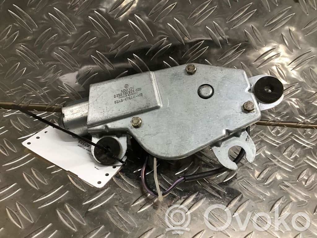 Ford Escort Silniczek wycieraczki szyby tylnej 