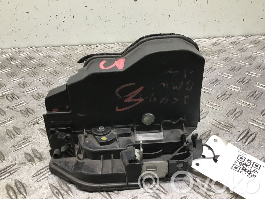 Rear door lock   7167070
