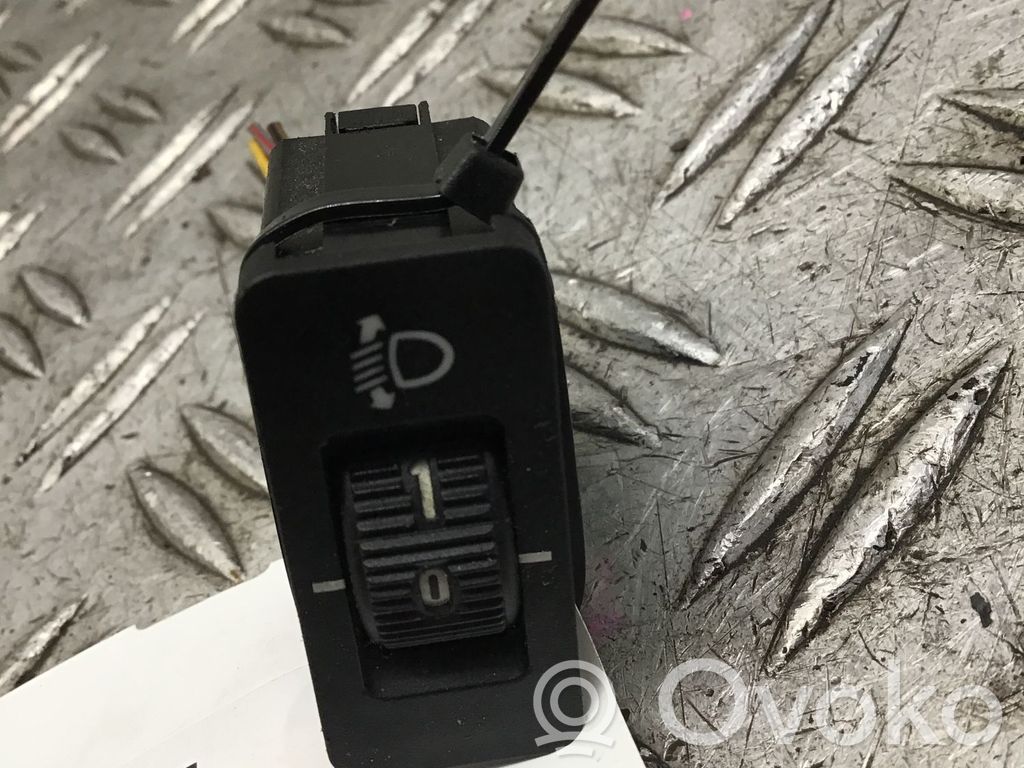 Scheinwerferstellmotor   8360460