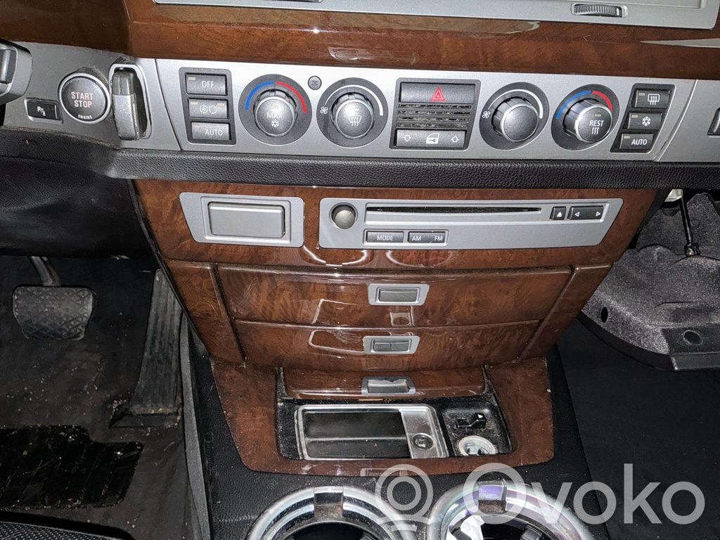 BMW 7 E65 E66 Mantu nodalījums centrālā konsole 