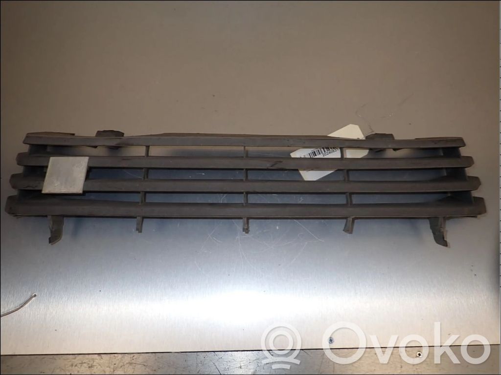 Citroen C15 Etupuskurin ylempi jäähdytinsäleikkö 