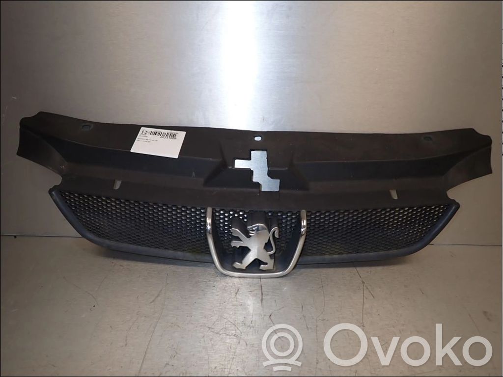 Peugeot 406 Front bumper upper radiator grill 