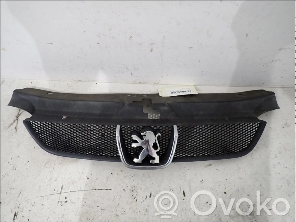 Peugeot 406 Front bumper upper radiator grill 